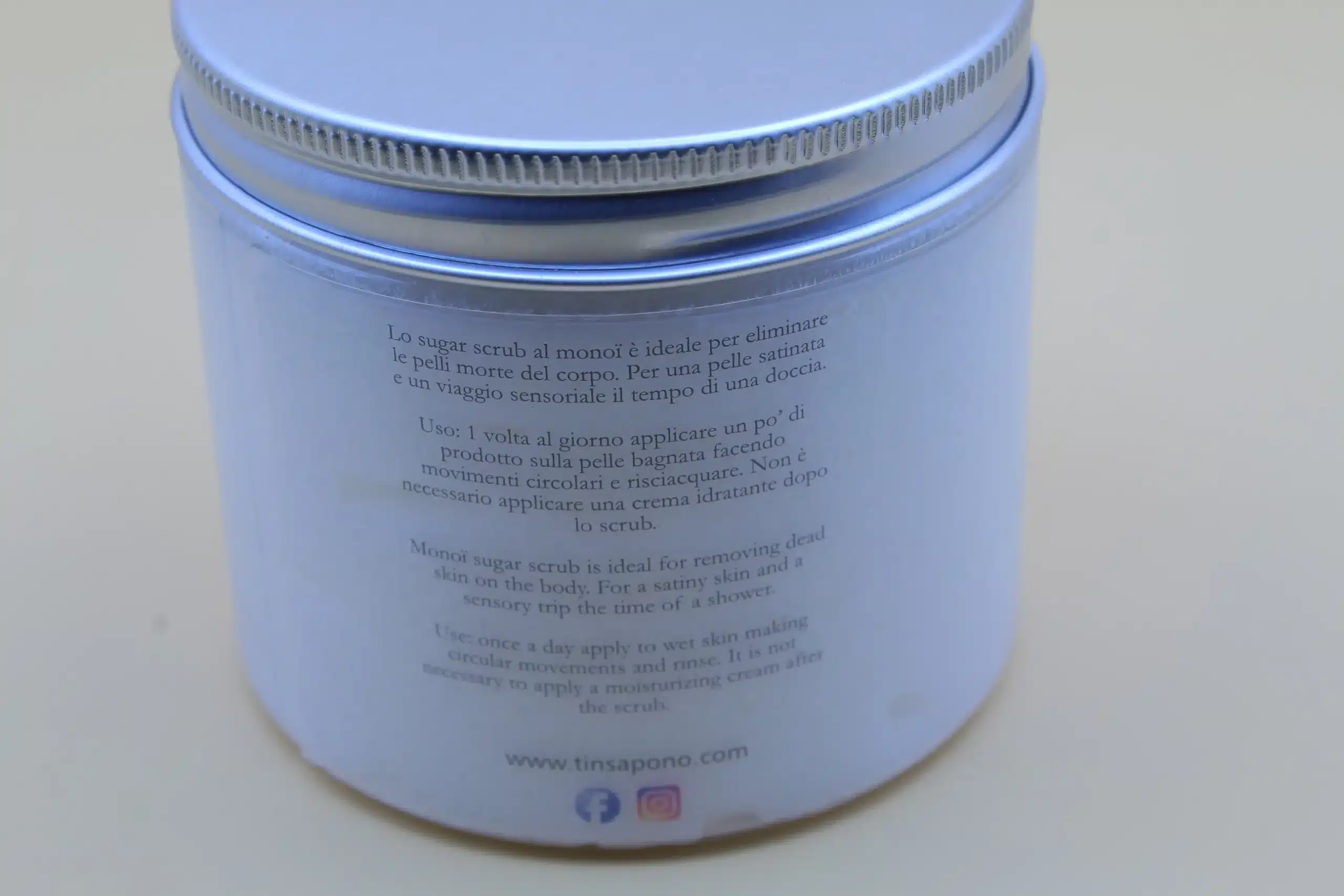 Détail gommage corps monoï karité vegan Tinsapono
